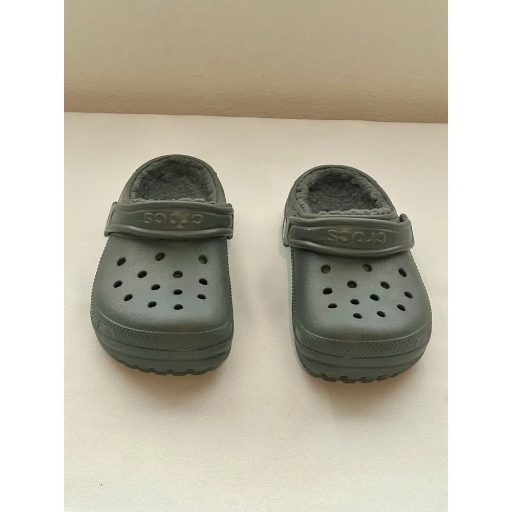 Crocs Juniors Size 1 Dark Grey Fuzzy Faux Fur Lined Slip On Clogs